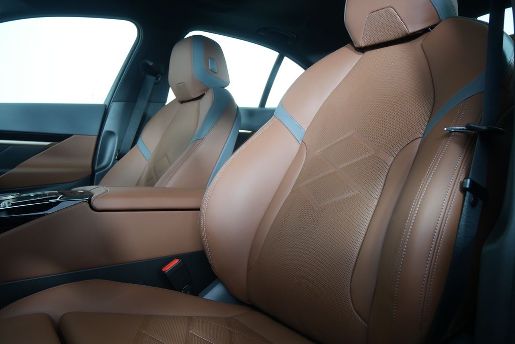 Thumbnail: 2026 BMW 5 Series - 11