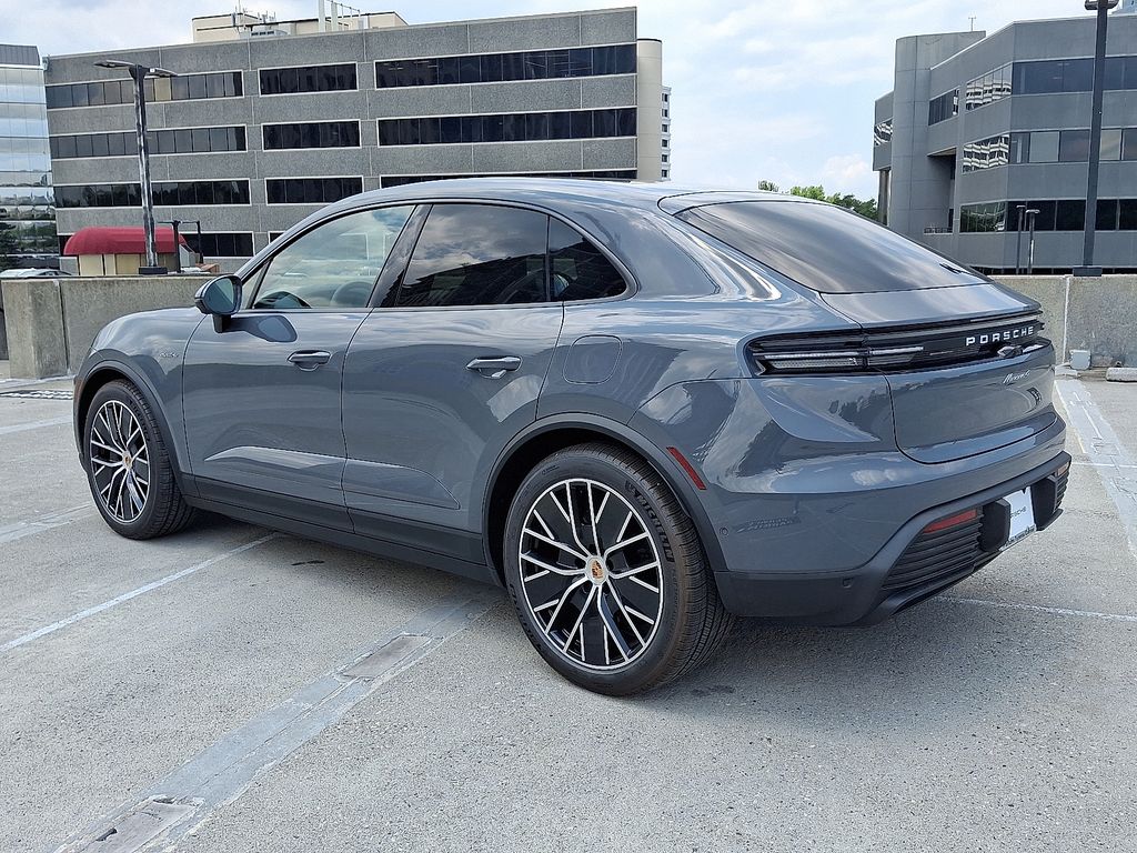 Thumbnail: 2025 Porsche Macan - 3
