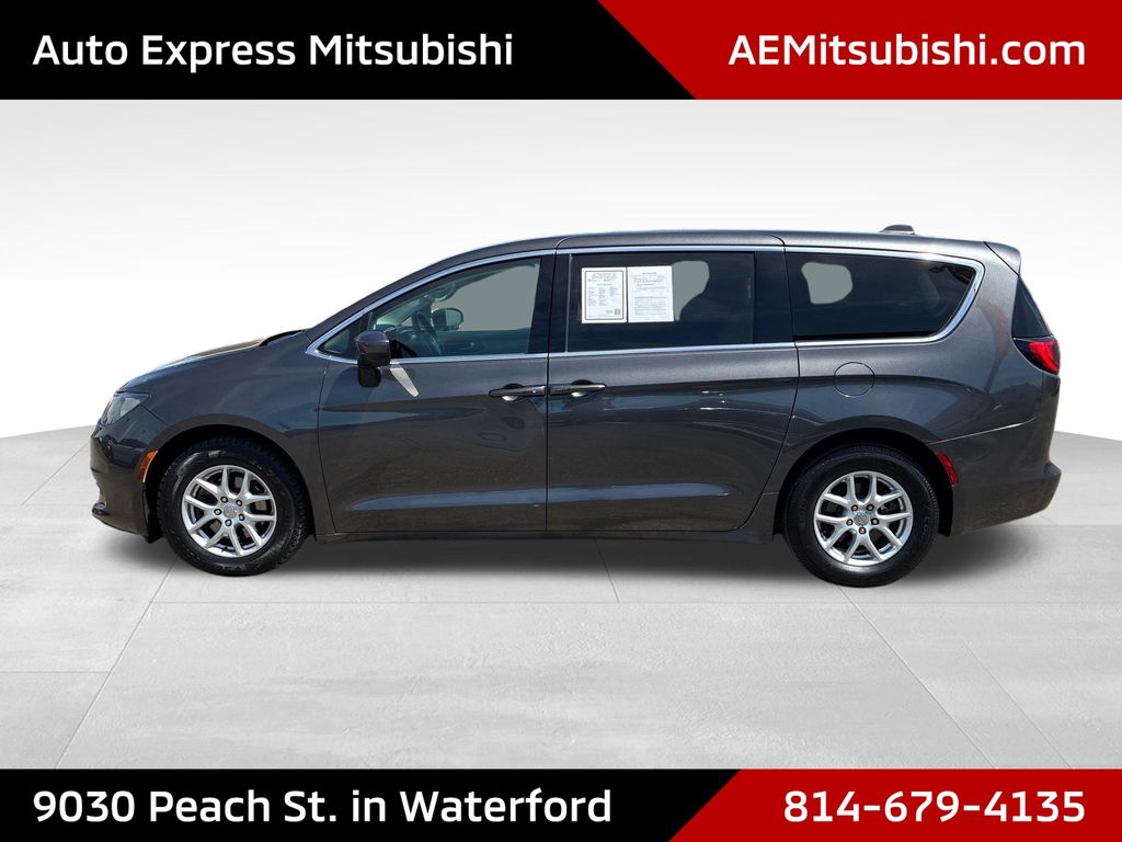 2017 Chrysler Pacifica Touring - 3