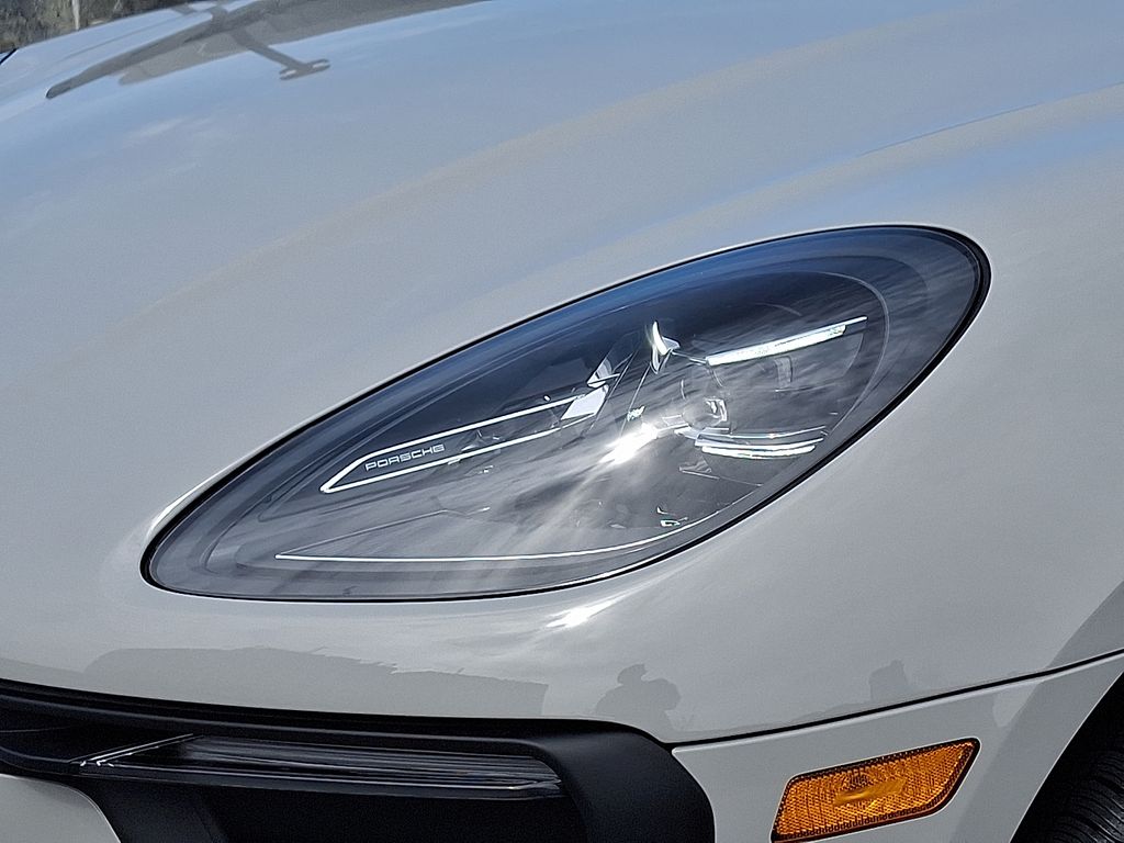 Thumbnail: 2026 Porsche Macan - 11