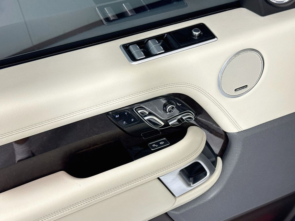 Thumbnail: 2020 Land Rover Range Rover - 24