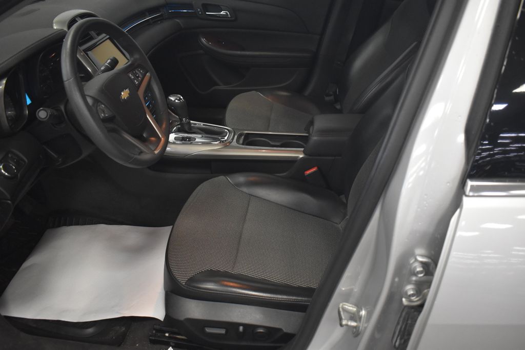 Thumbnail: 2013 Chevrolet Malibu - 6