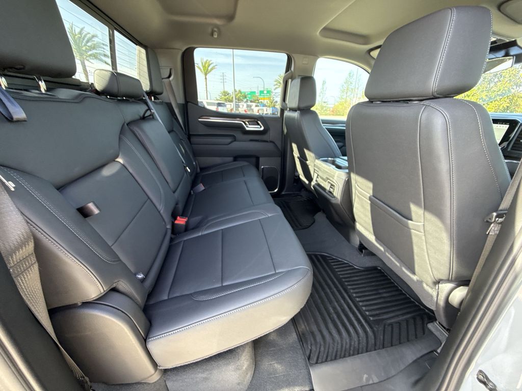 Thumbnail: 2024 Chevrolet Silverado 1500 - 17