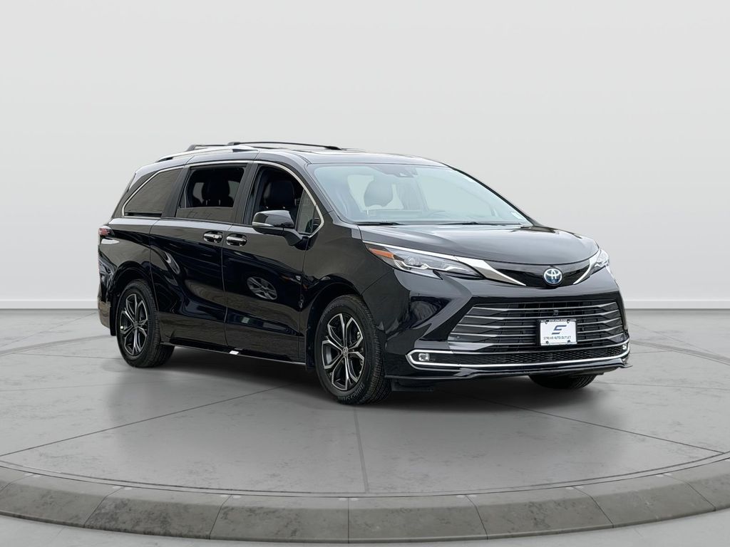 2025 Toyota Sienna Platinum 7-Passenger Hybrid AWD's photo