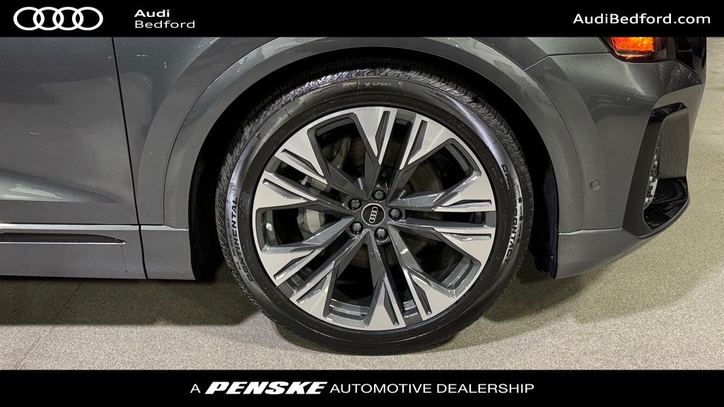 Thumbnail: 2026 Audi Q8 - 9