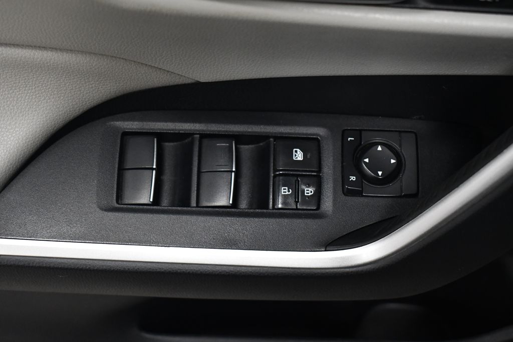 Thumbnail: 2021 Toyota RAV4 - 17
