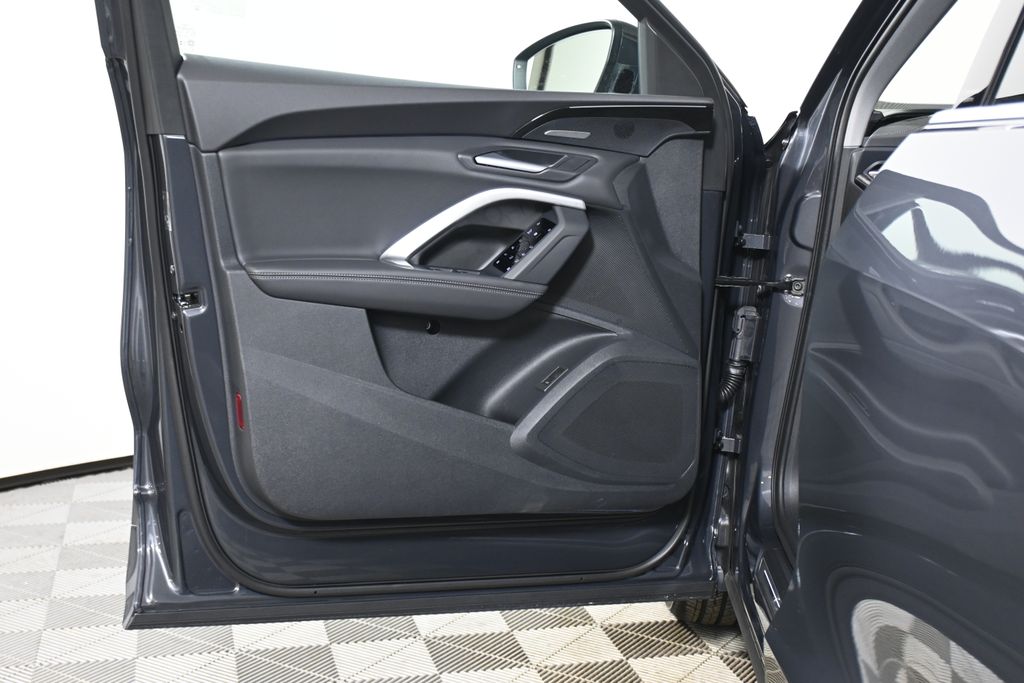 Thumbnail: 2025 Audi Q5 - 22