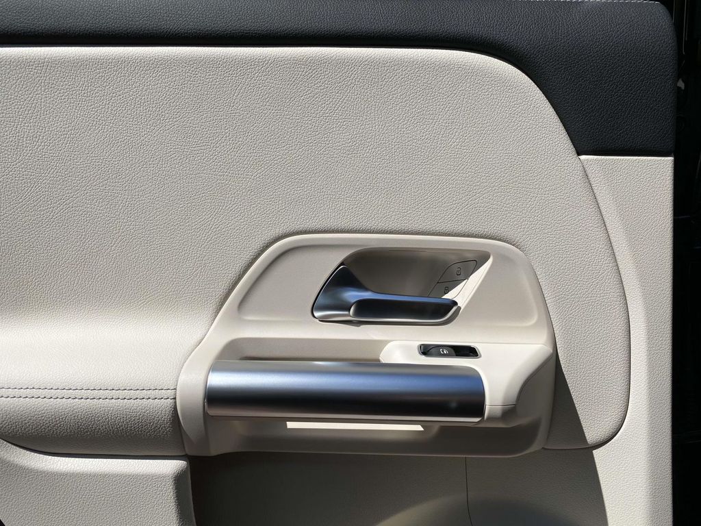 Thumbnail: 2025 Mercedes-Benz GLA - 17