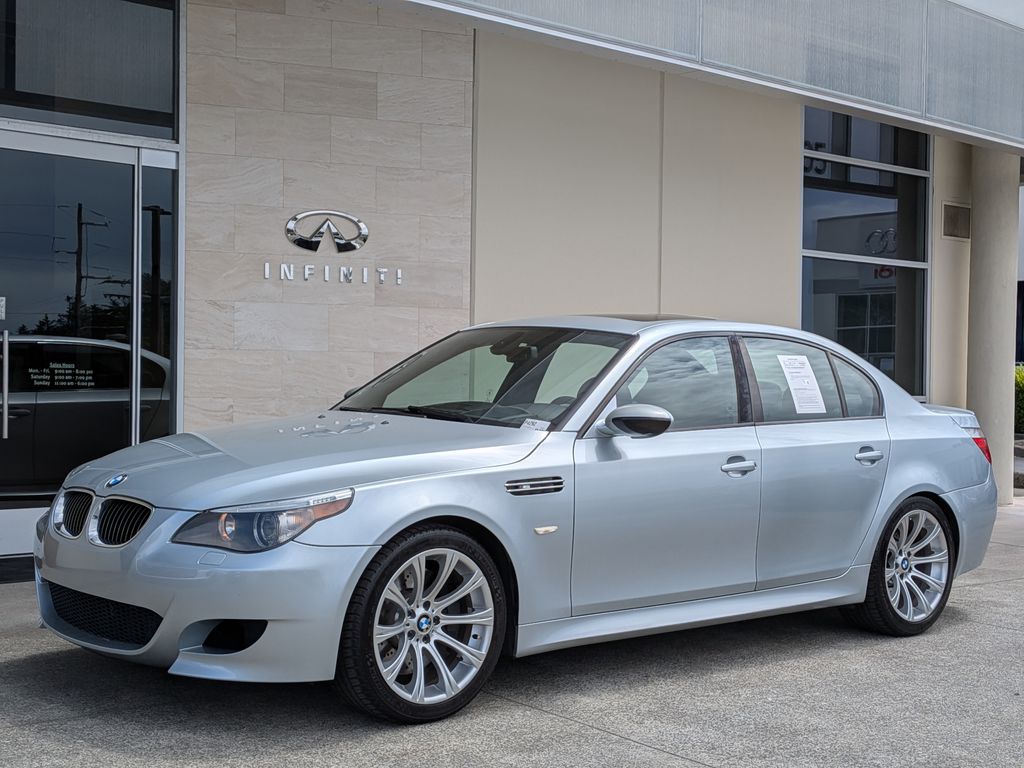 Silverstone Silver Metallic 2006 BMW M5 RWD Sedan Rear-Wheel Drive 7-Speed Manual