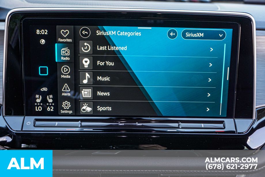 Used 2025 Black Volkswagen 2.0T SE w/Technology image 39