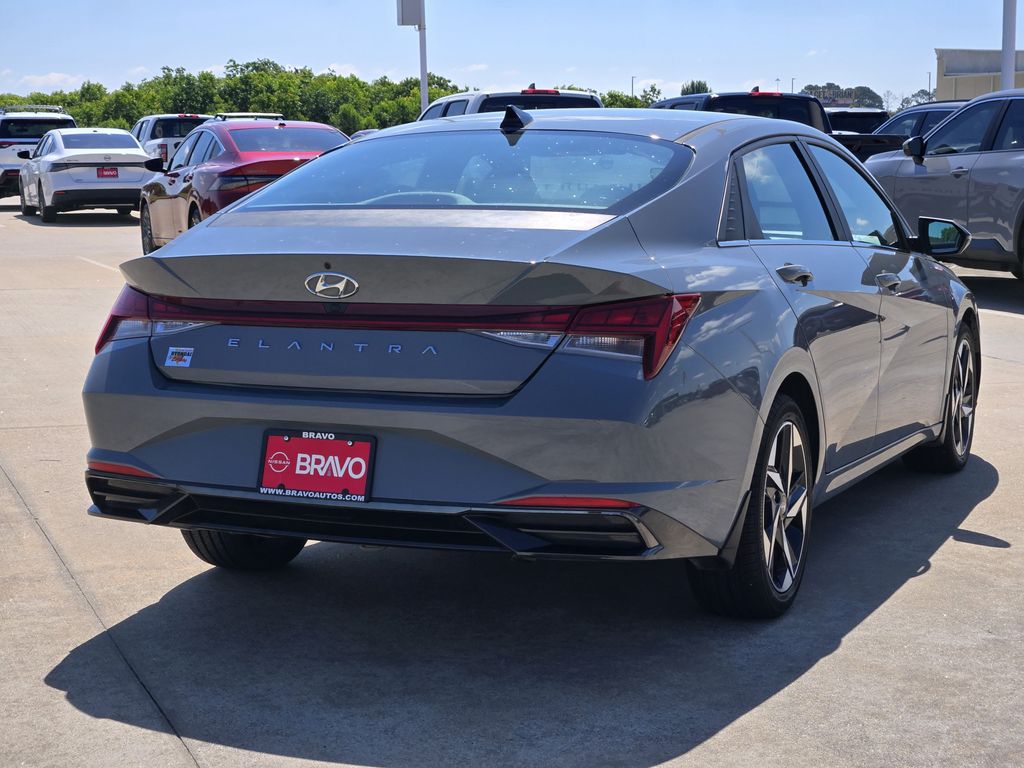 2022 Hyundai Elantra SEL - 3