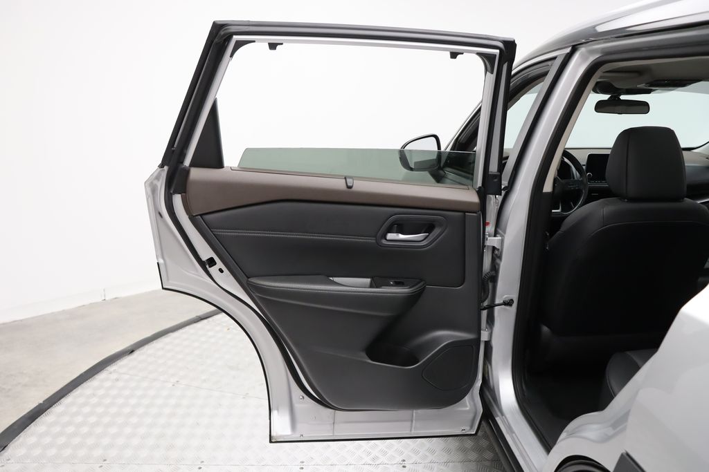 2023 Nissan Rogue SV 21