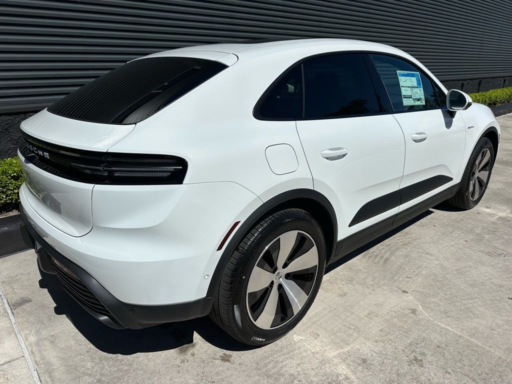 Thumbnail: 2026 Porsche Macan - 9