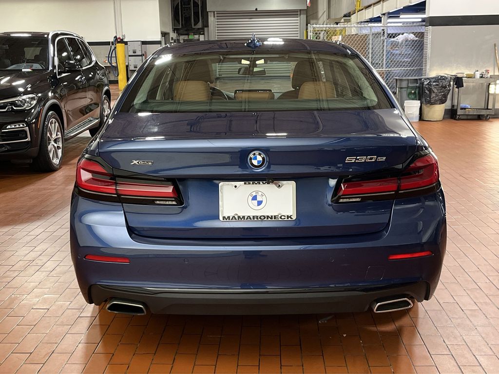 Thumbnail: 2022 BMW 5 Series - 24
