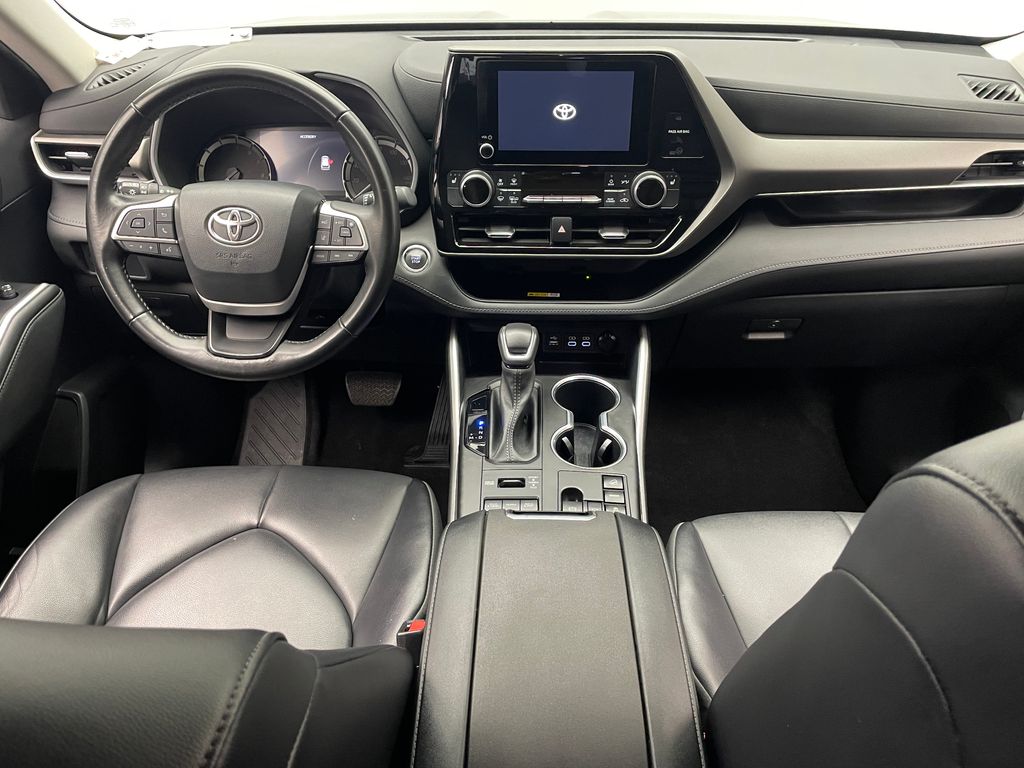Thumbnail: 2023 Toyota Highlander - 19