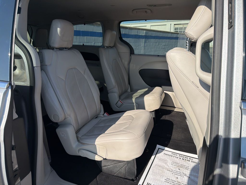 Thumbnail: 2018 Chrysler Pacifica - 24