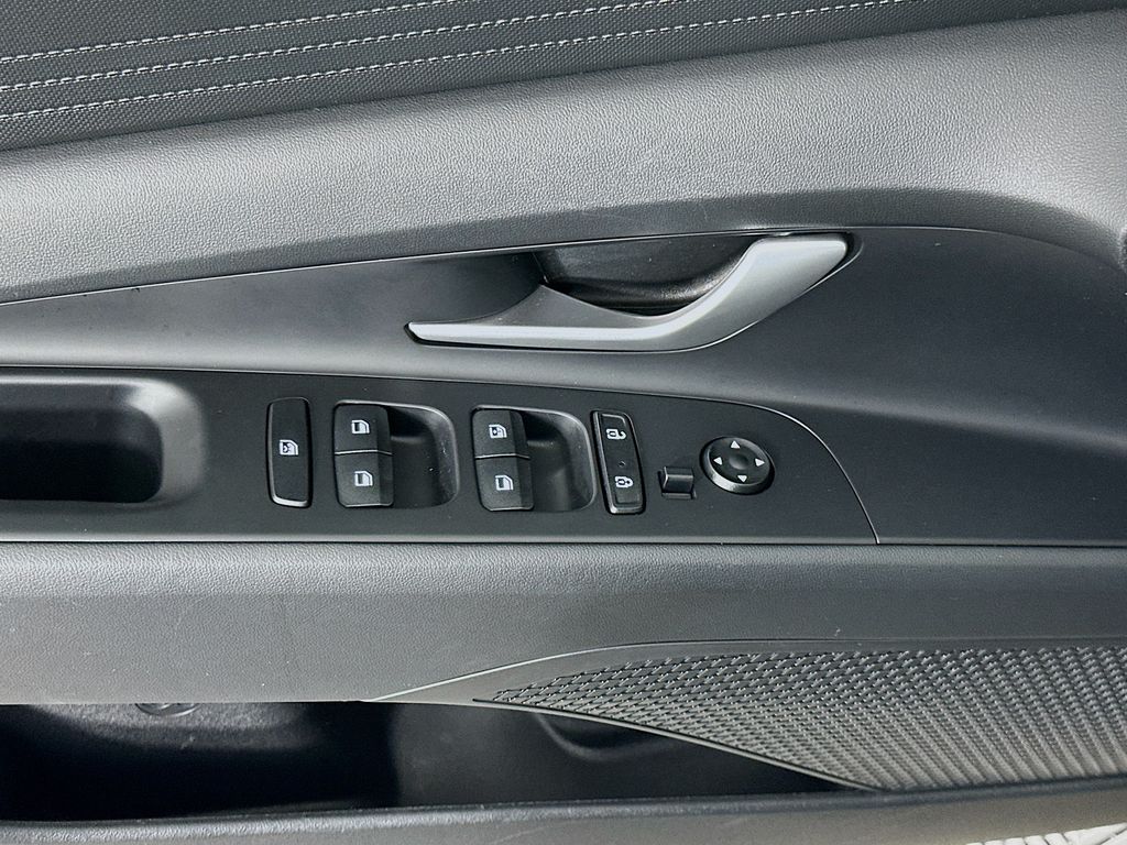 Thumbnail: 2023 Hyundai Elantra - 17