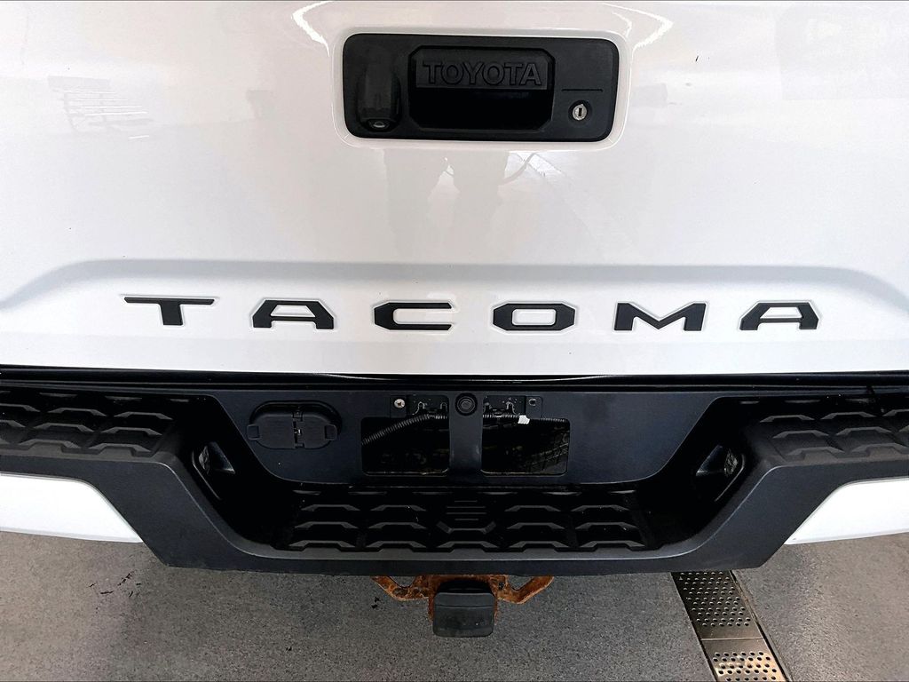 2017 Toyota Tacoma — photo 26