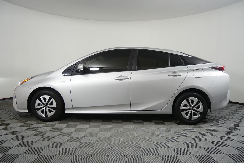 Thumbnail: 2017 Toyota Prius - 6