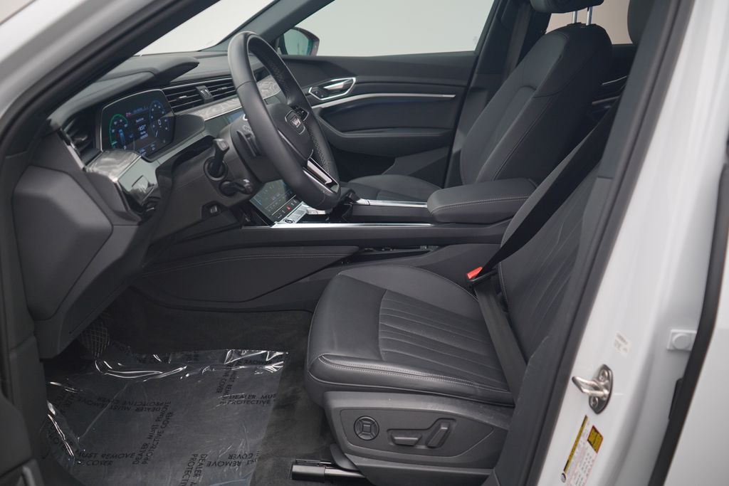 Thumbnail: 2024 Audi Q8 e-tron - 6