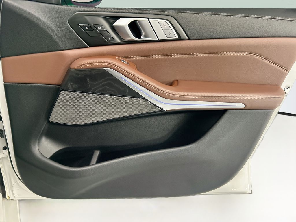 Thumbnail: 2019 BMW X7 - 24
