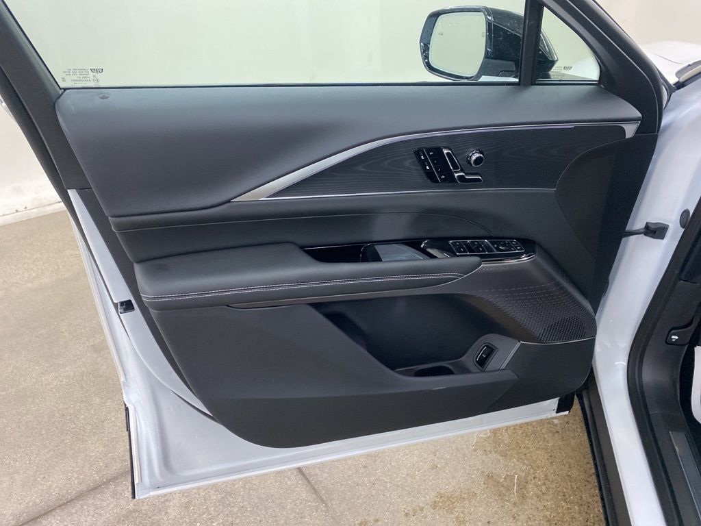 2025 Cadillac LYRIQ Luxury photo