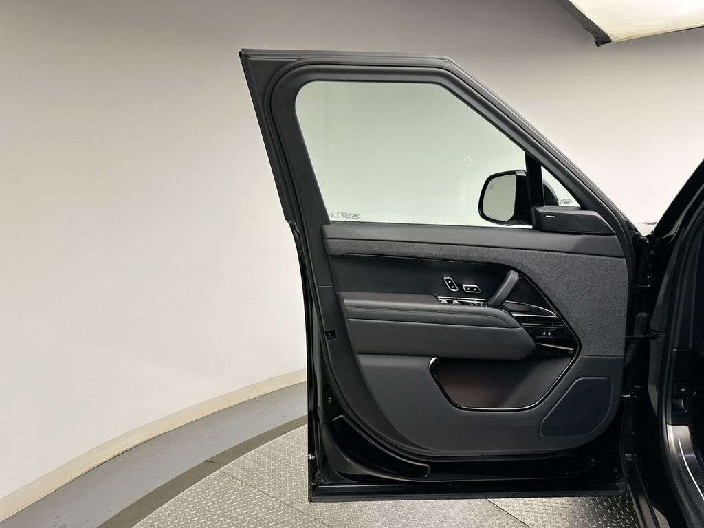 Thumbnail: 2024 Land Rover Range Rover Sport - 21