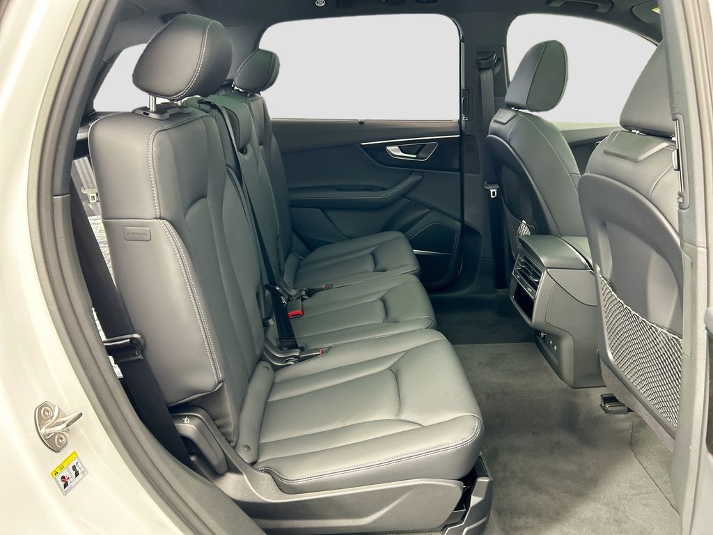 Thumbnail: 2026 Audi Q7 - 22