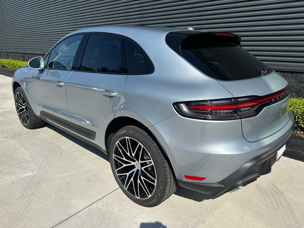 Thumbnail: 2026 Porsche Macan - 3
