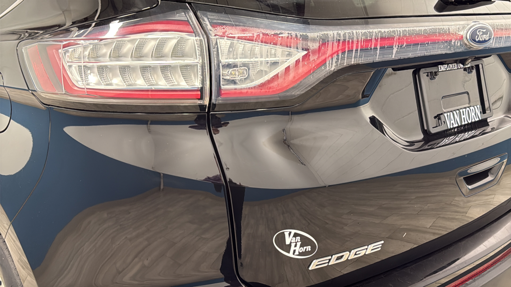 Used 2018 Shadow Black Ford SEL image 39