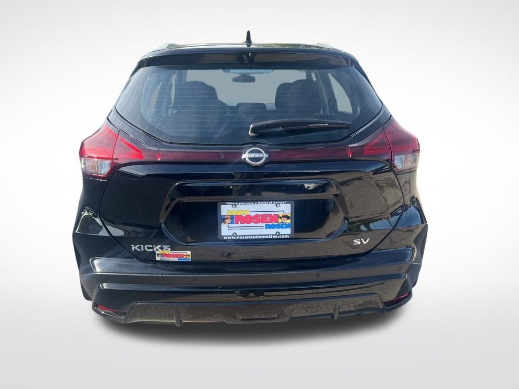 2022 Nissan Kicks SV photo