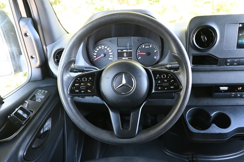 Thumbnail: 2020 Mercedes-Benz Sprinter - 17