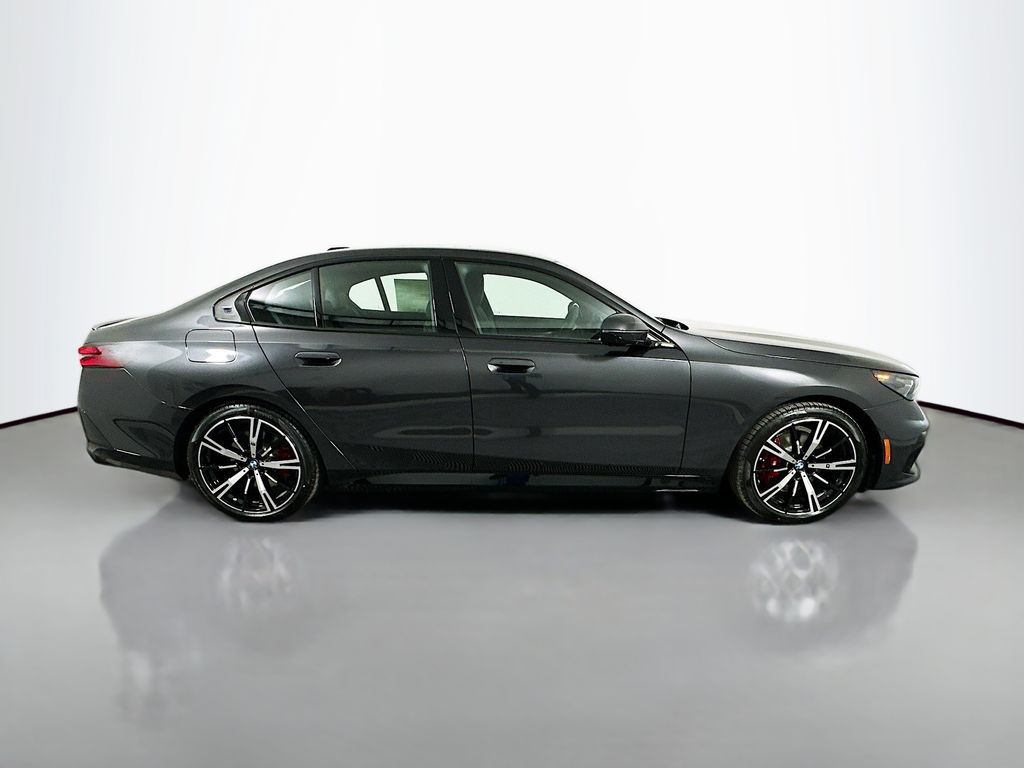 Thumbnail: 2027 BMW 5 Series - 4