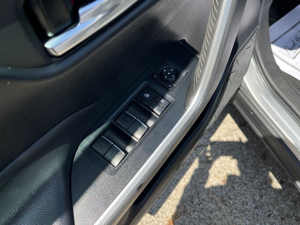 2022 Toyota RAV4 Hybrid XLE Premium photo