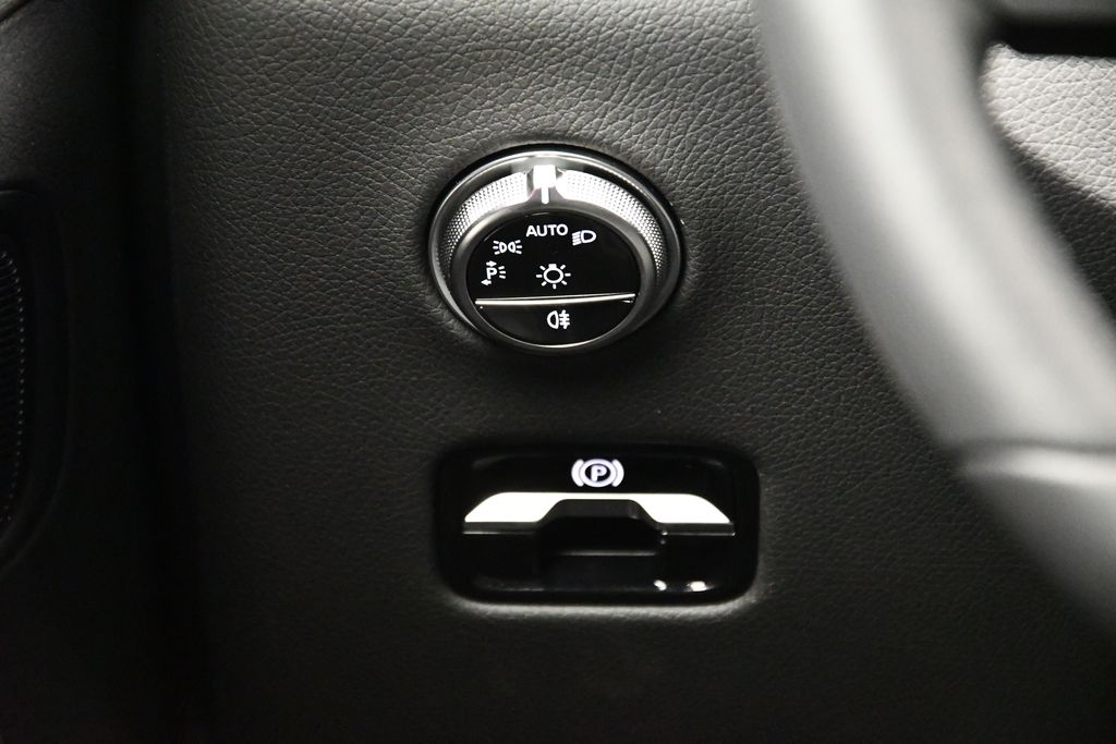 Thumbnail: 2025 Mercedes-Benz GLC - 20