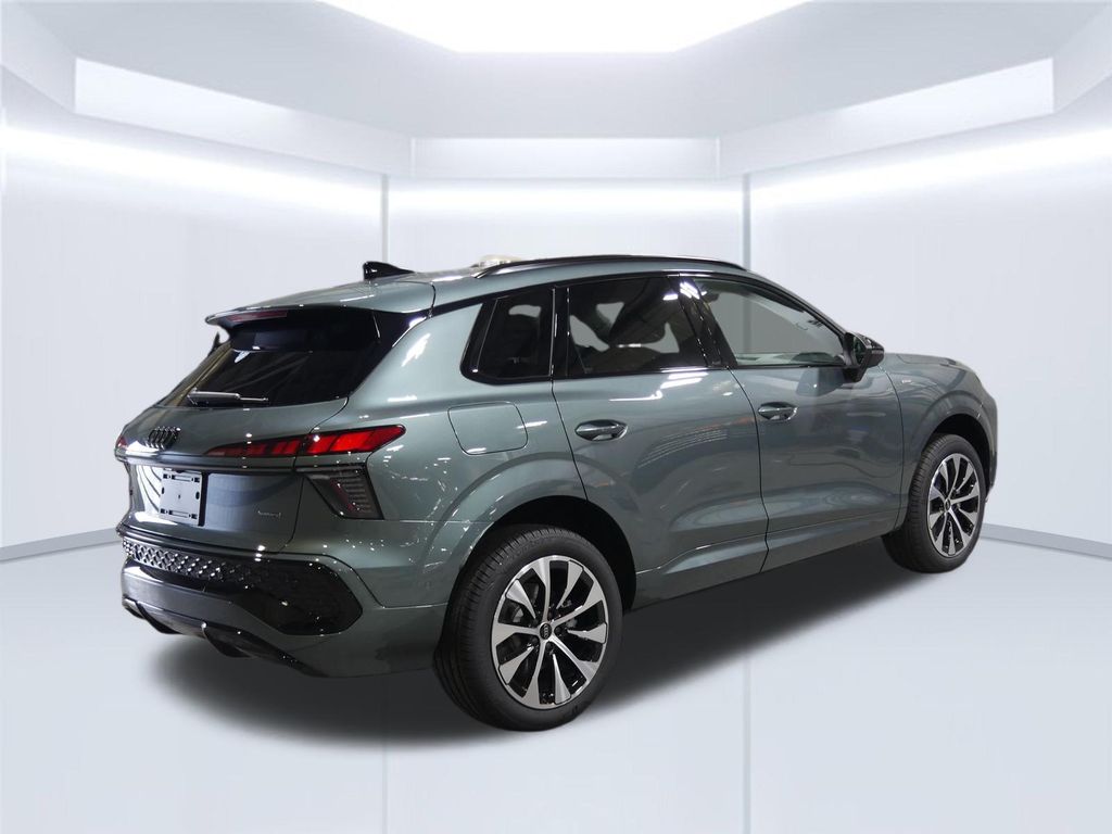 Thumbnail: 2026 Audi Q3 - 5