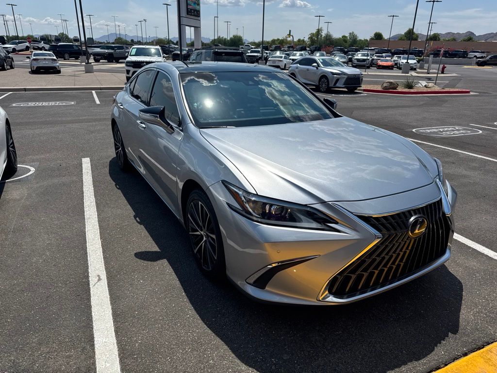 Thumbnail: 2022 Lexus ES - 2