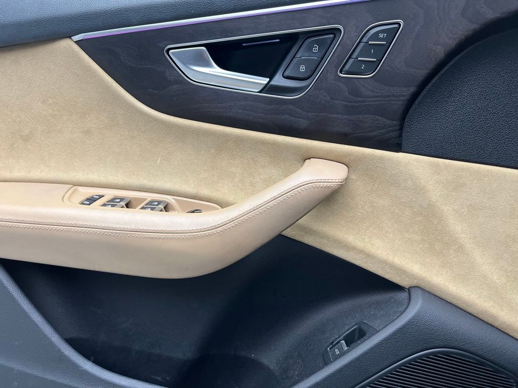 Thumbnail: 2019 Audi Q8 - 20