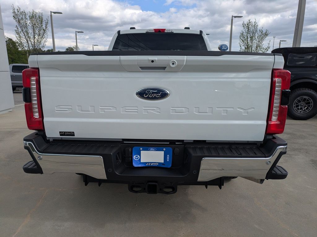 2026 Ford F-350 Super Duty LARIAT