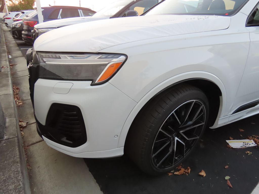 Thumbnail: 2025 Audi Q7 - 2