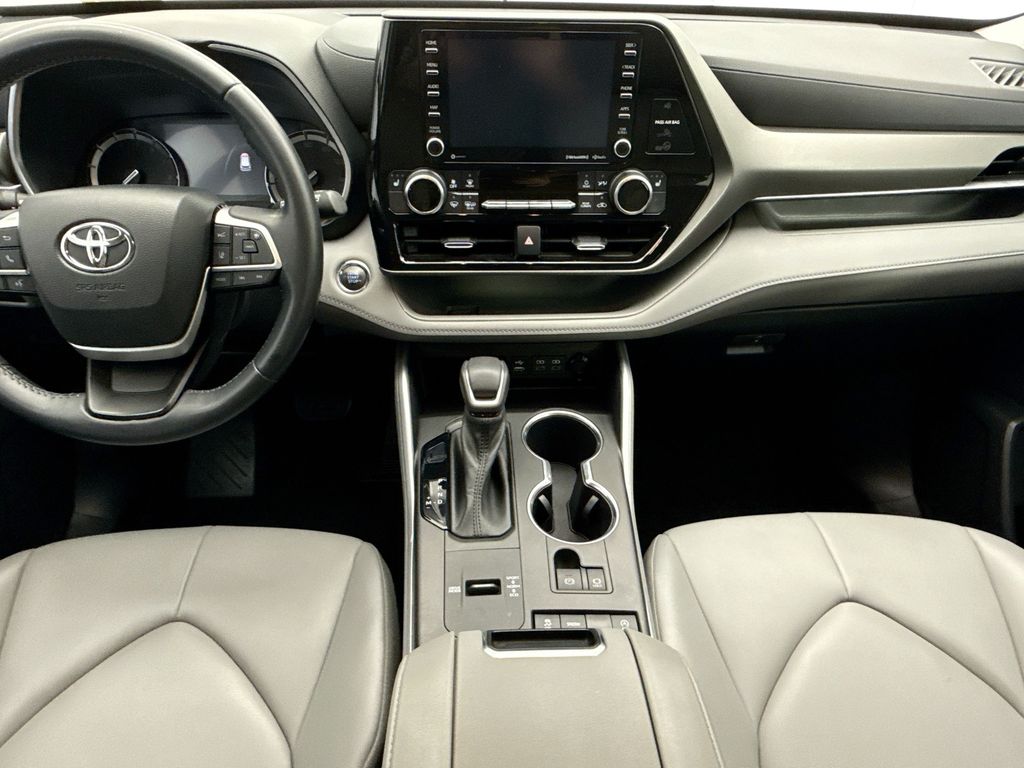 Thumbnail: 2022 Toyota Highlander - 13