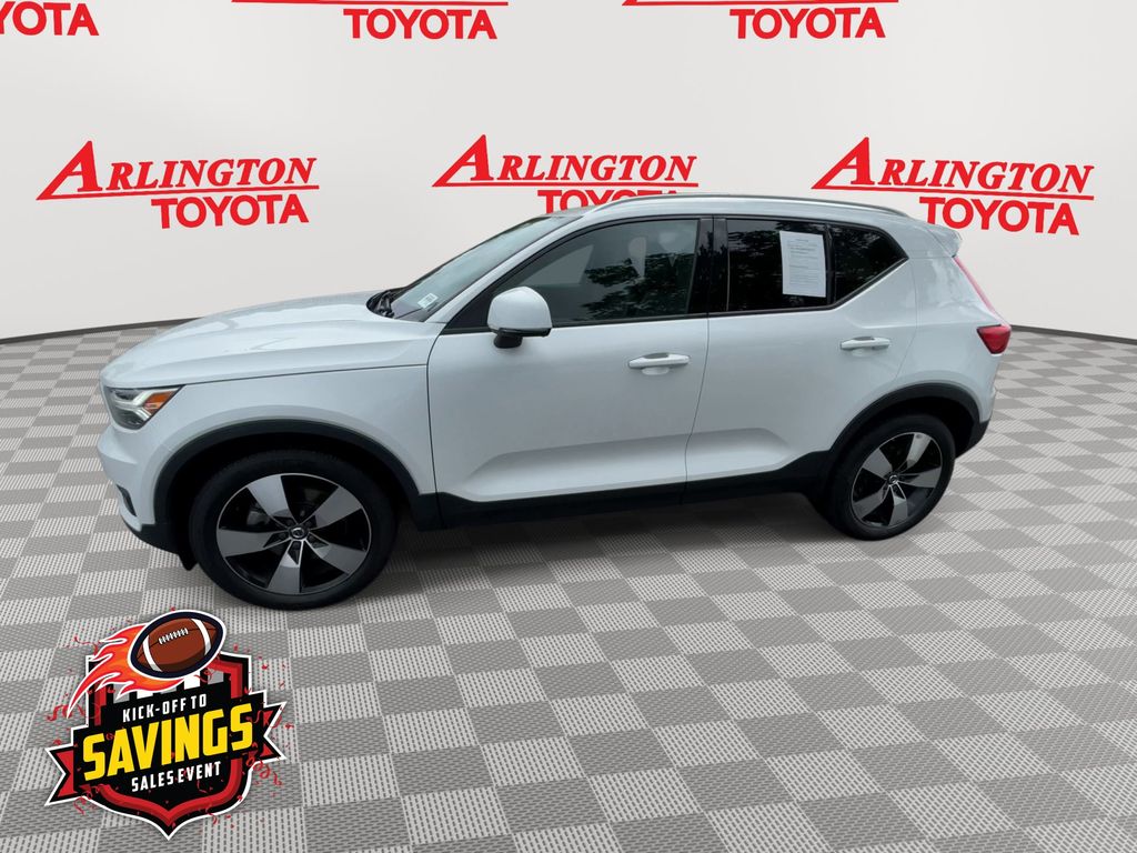 Used 2022 Volvo XC40 SUV