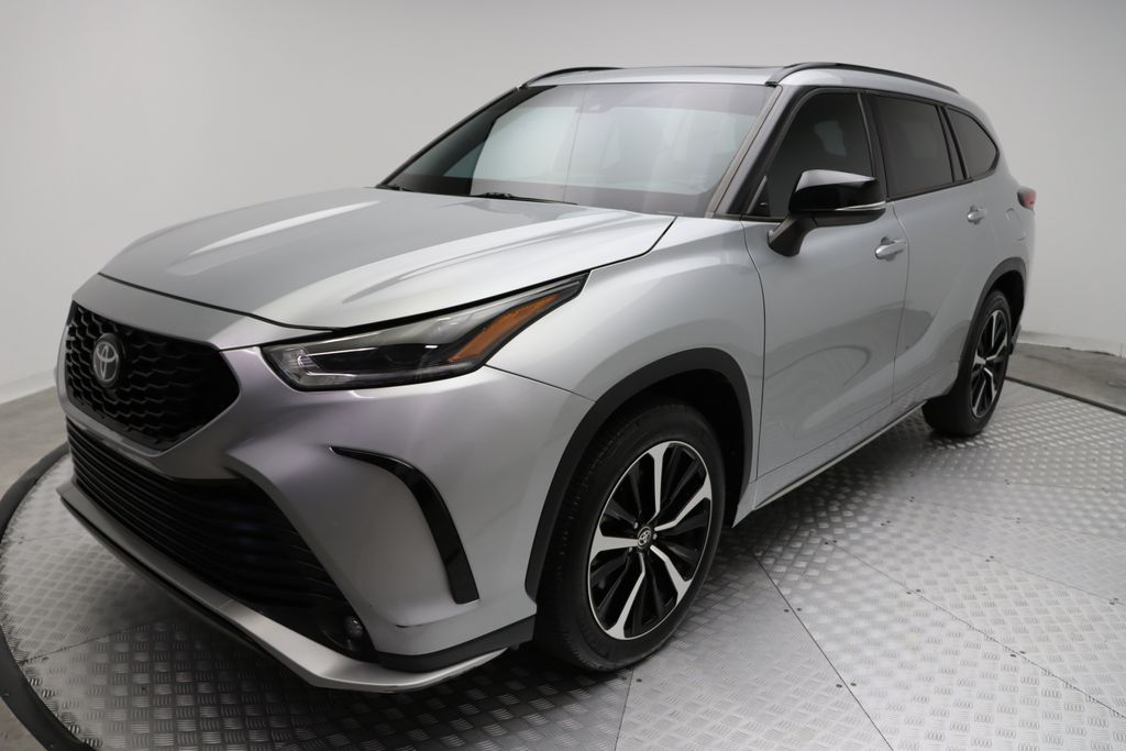 2022 Toyota Highlander XSE 2