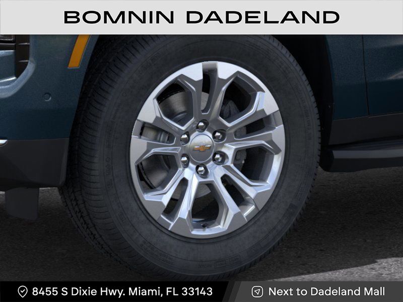 2025 Chevrolet Suburban LT photo