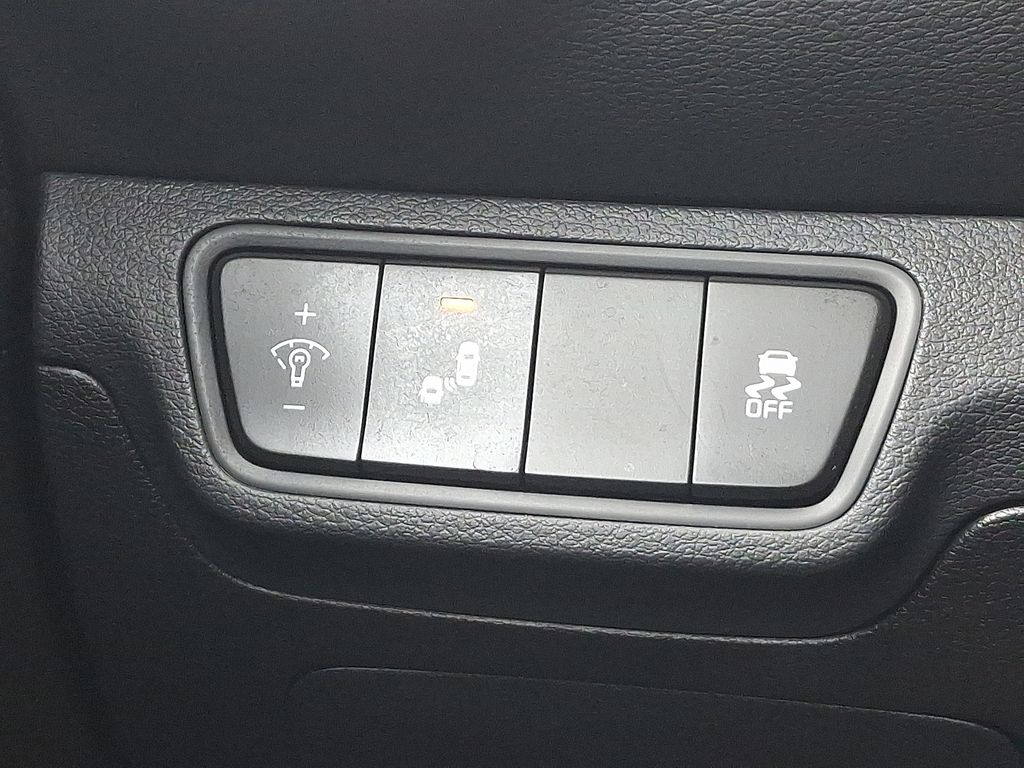 Thumbnail: 2023 Kia Forte - 23