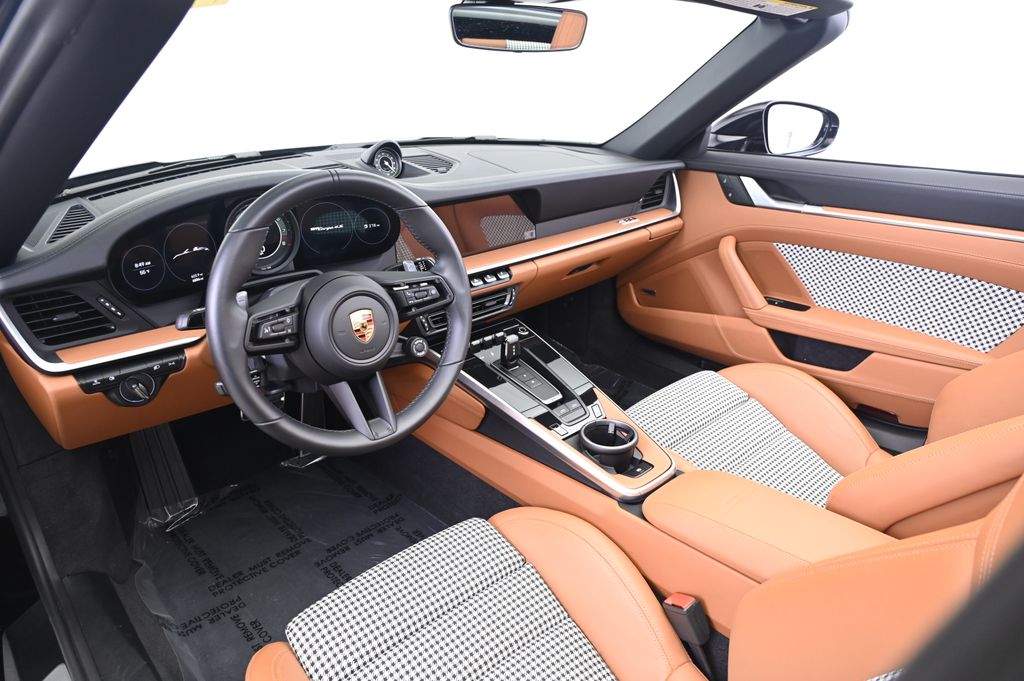 Thumbnail: 2024 Porsche 911 - 27