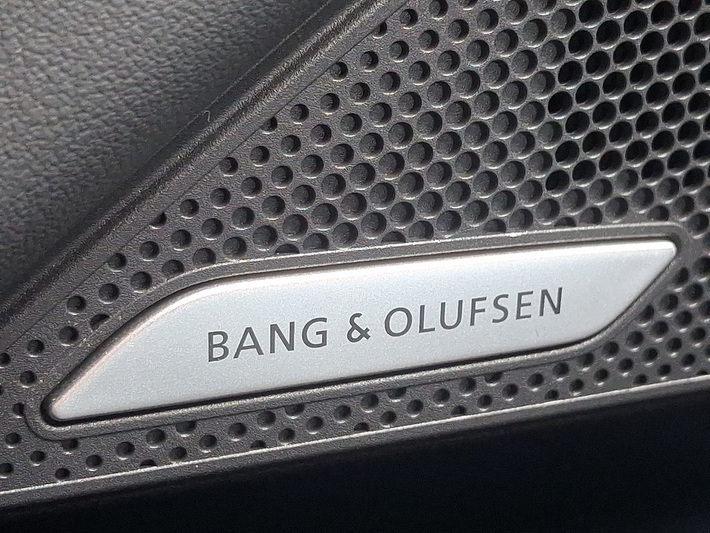 Thumbnail: 2025 Audi e-tron S - 26