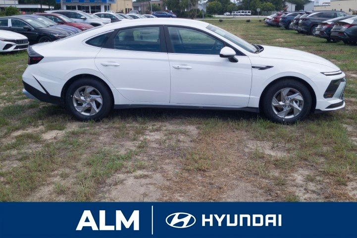 2025 Hyundai Sonata SE photo 2