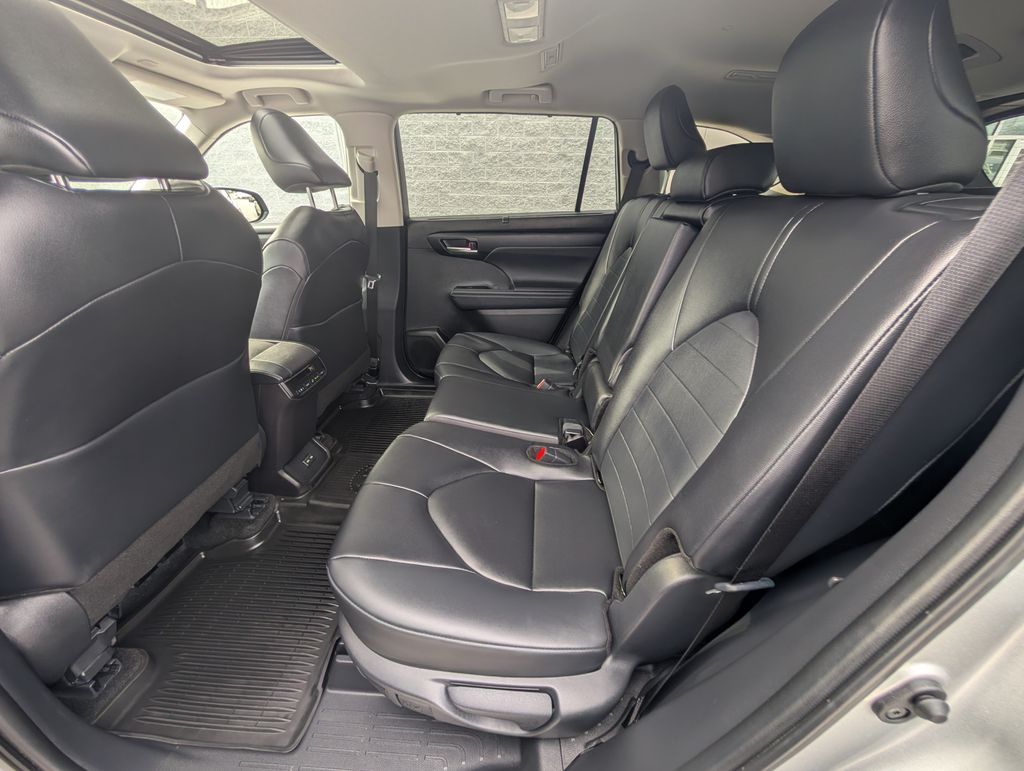Used 2025 Silver Toyota XLE image 8