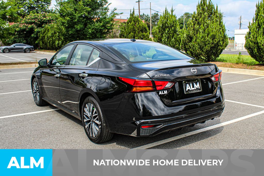 Used 2025 Black Nissan 2.5 SV image 5